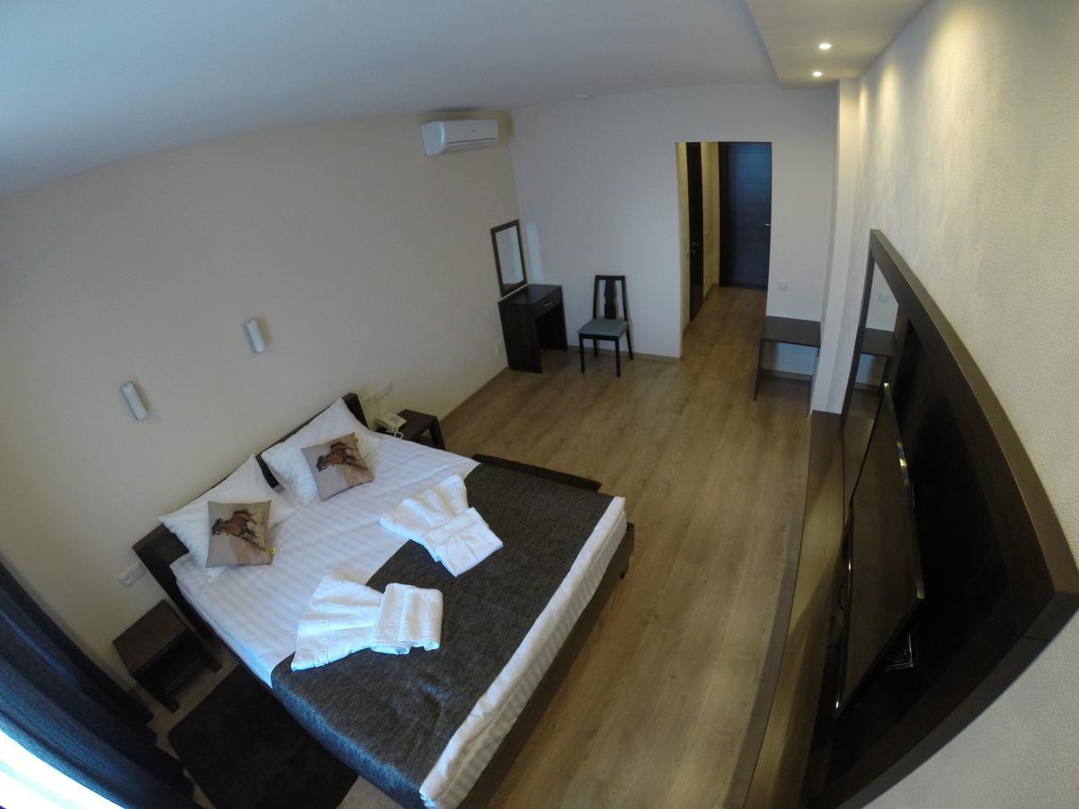 Viro Hotel Chornomorsk Exterior photo