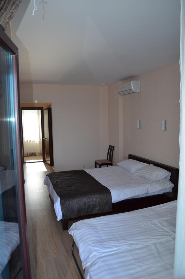 Viro Hotel Chornomorsk Exterior photo